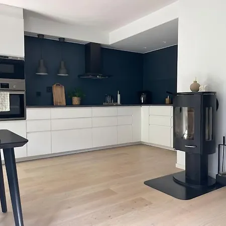 公寓 Dinbnb I 2 Balconies I Newly Renovated I Urban Location *