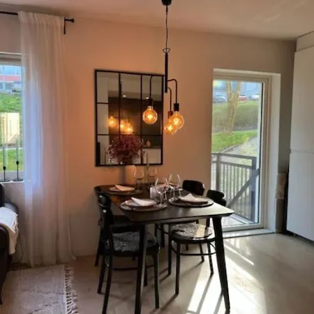 Dinbnb I 2 Balconies I Newly Renovated I Urban Location شقة *
