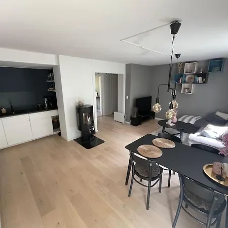 Dinbnb I 2 Balconies I Newly Renovated I Urban Location Апартаменты