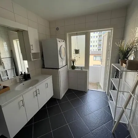 Dinbnb I 2 Balconies I Newly Renovated I Urban Location Апартаменты