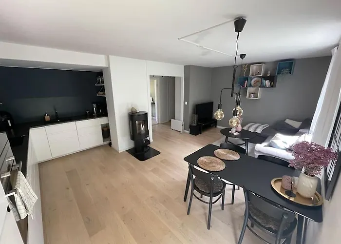 Dinbnb I 2 Balconies I Newly Renovated I Urban Location Апартаменты