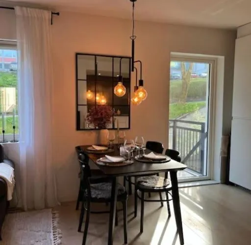 Dinbnb I 2 Balconies I Newly Renovated I Urban Location Lägenhet *