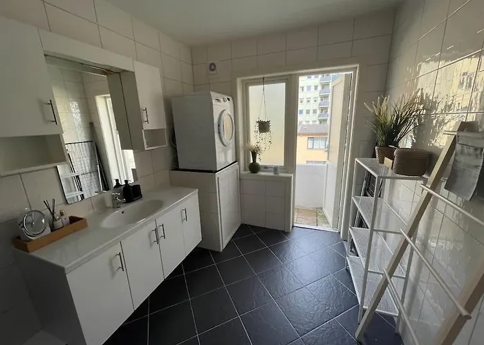 Dinbnb I 2 Balconies I Newly Renovated I Urban Location Апартаменты