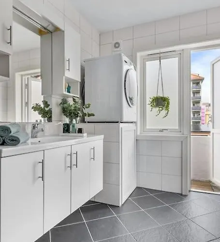 Apartament Dinbnb I 2 Balconies I Newly Renovated I Urban Location *